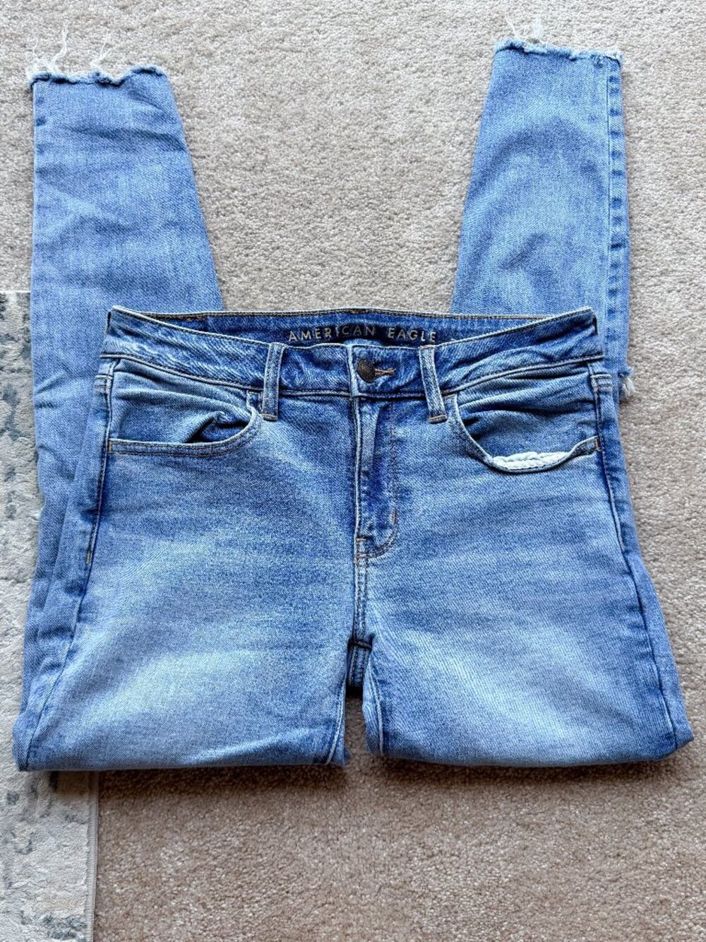 American Eagle Mid Wash Jegging Jeans Super Stretch - Size 6